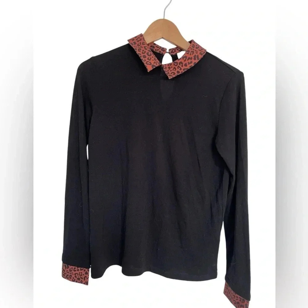 🍂 Simons Black Long Sleeve Top w/ Leopard Print Collar and Cuffs S fits M - Picture 3 of 11
